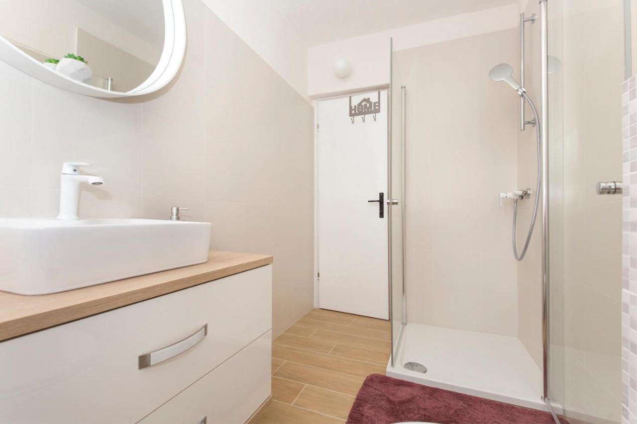 Apartament Aquamarine *